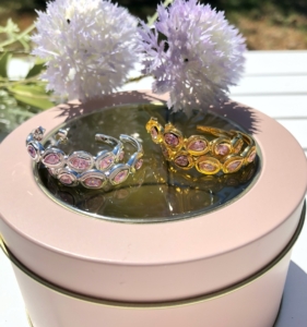 Smukke HOLLIE Hoops- Flower Pink i sterling sølv 925 og fås i 18 karat forgyldt. 